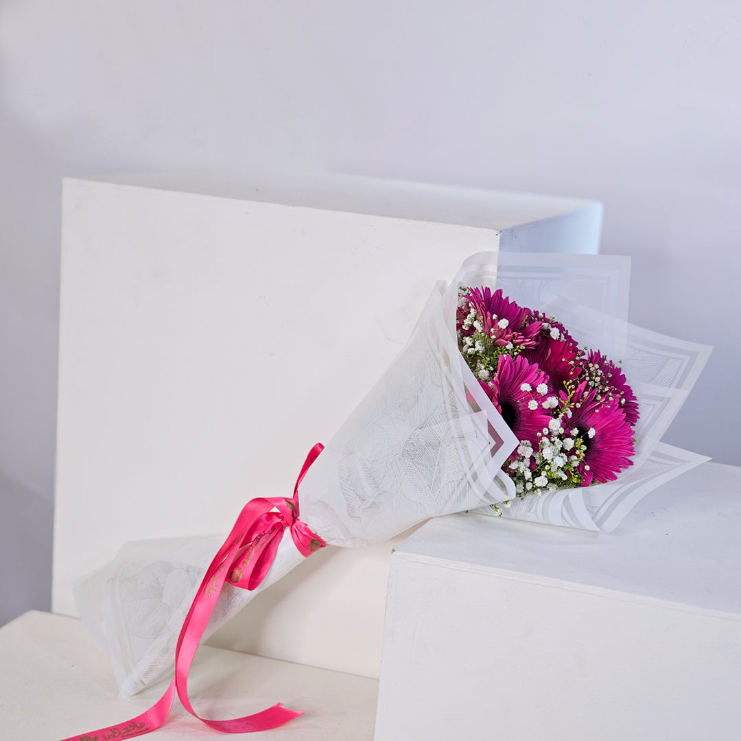 بتلات وردية