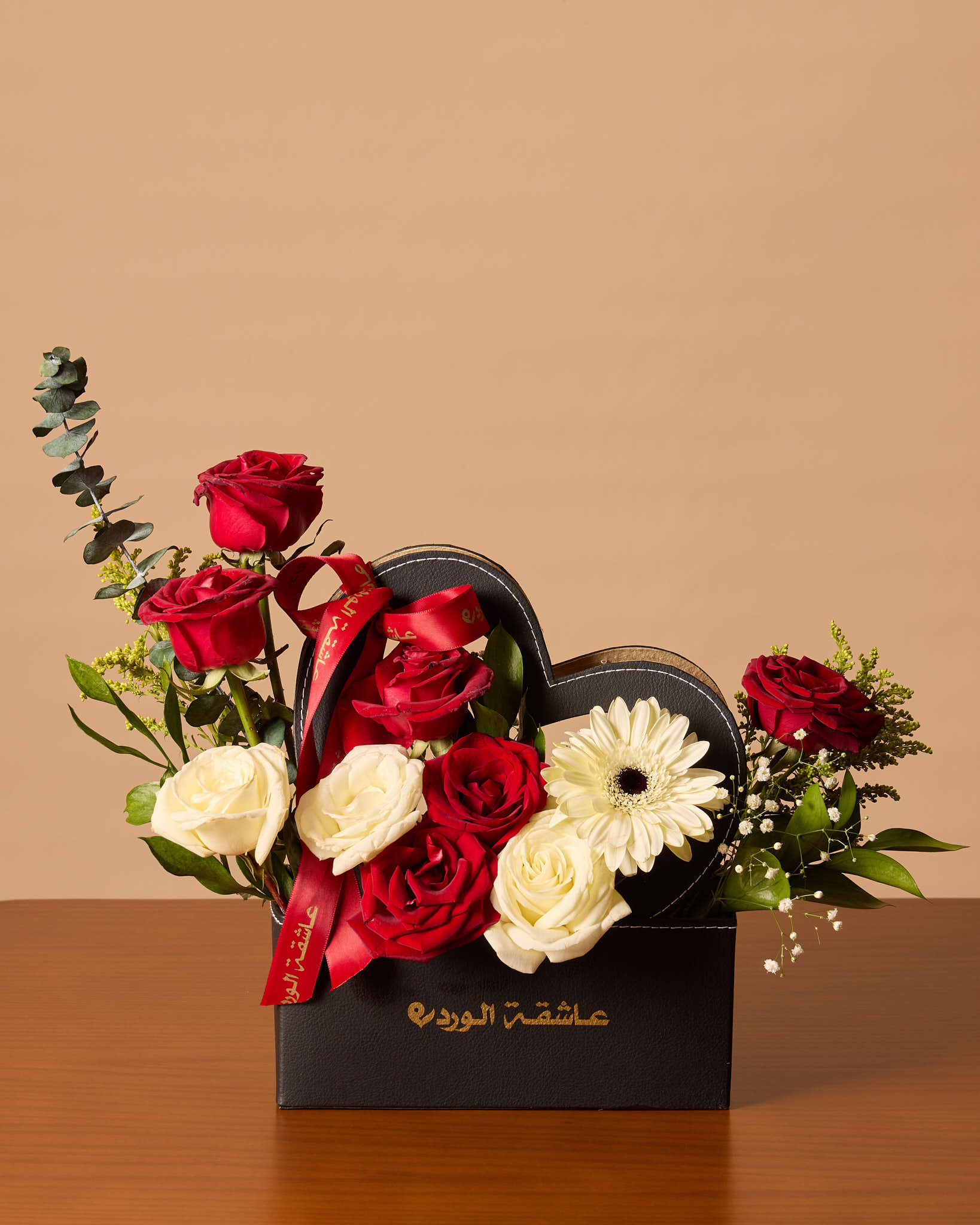 صندوق أسود على شكل قلب