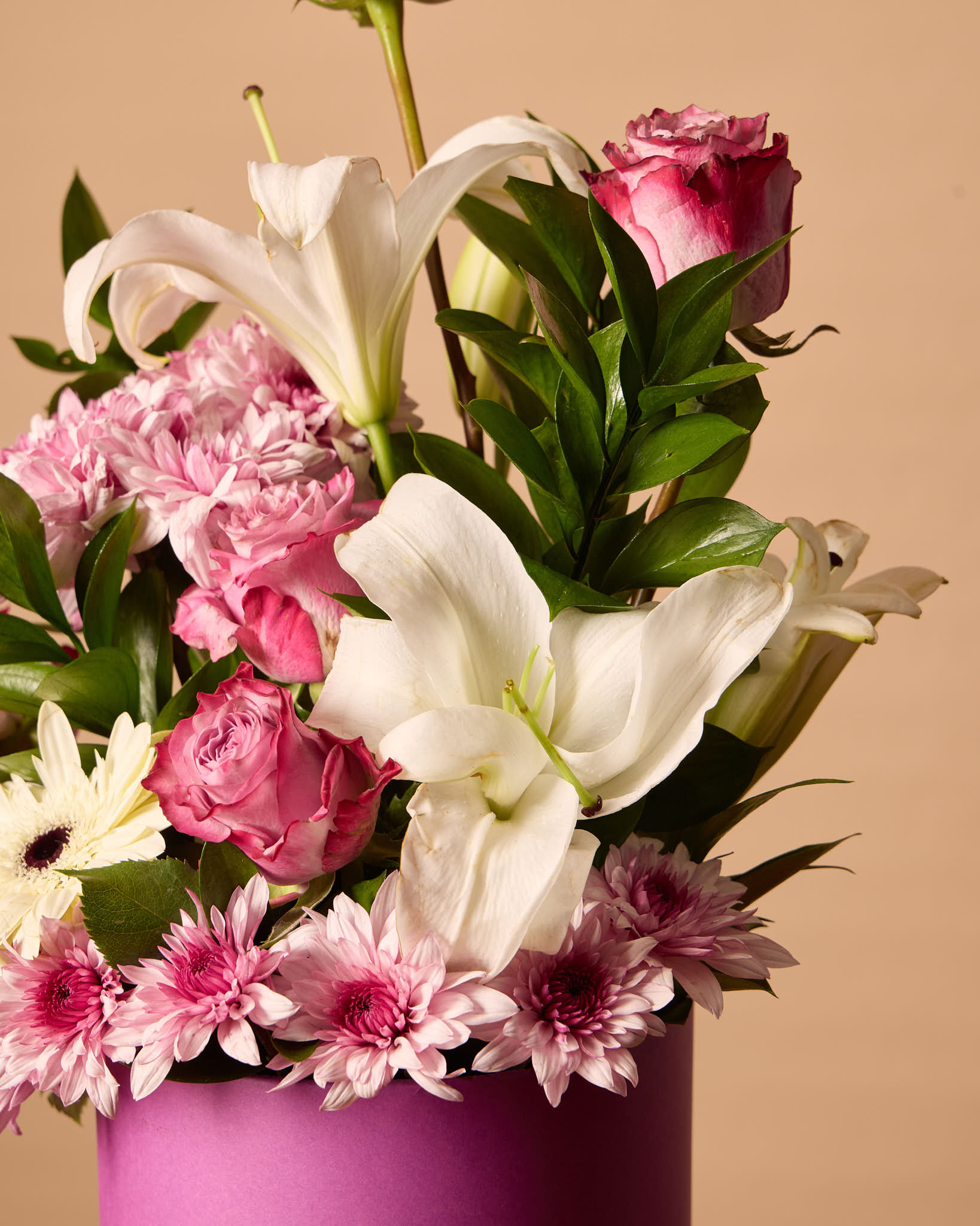 صندوق بنفسجي متوسط الحجم