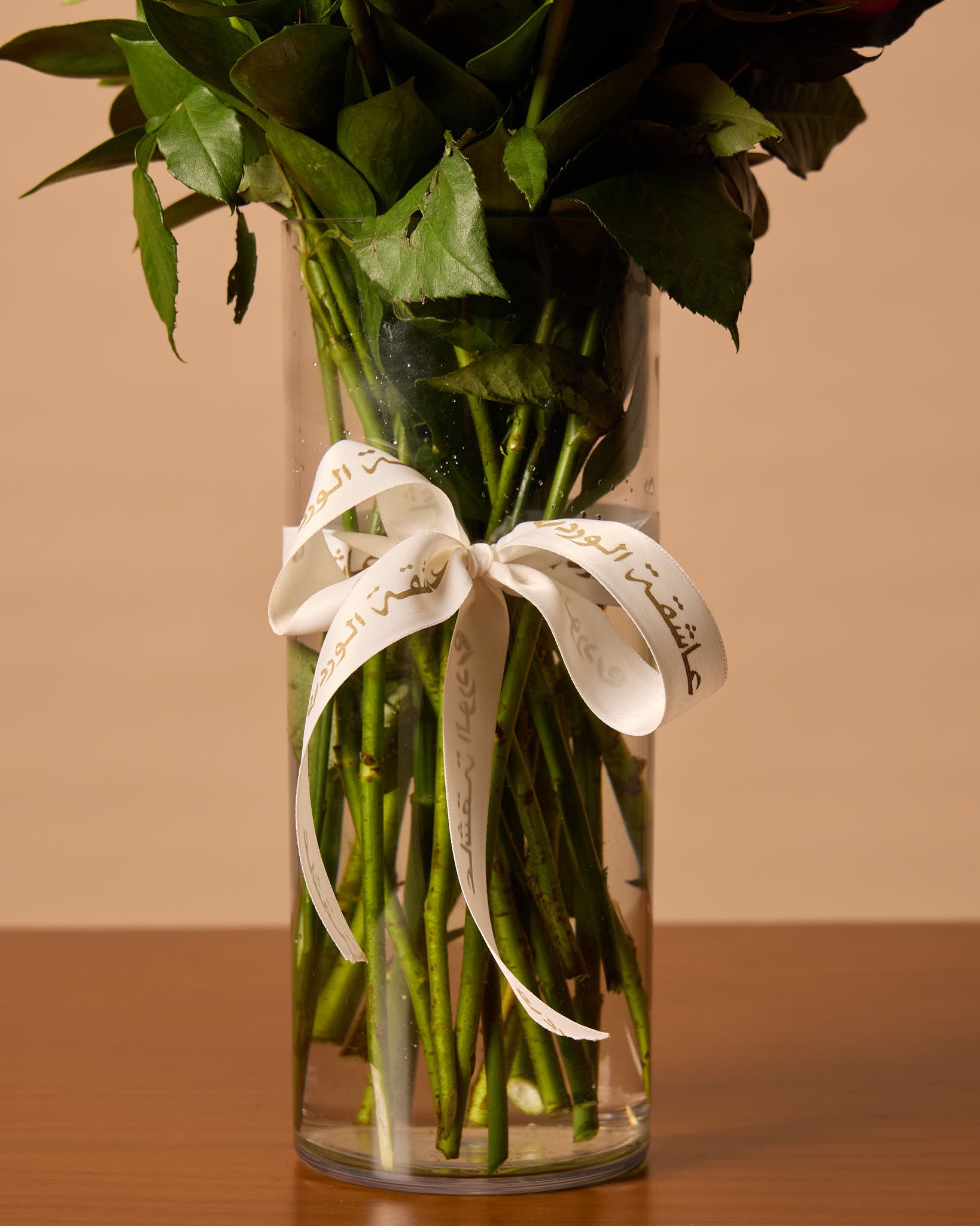 مزهرية ورود وردية