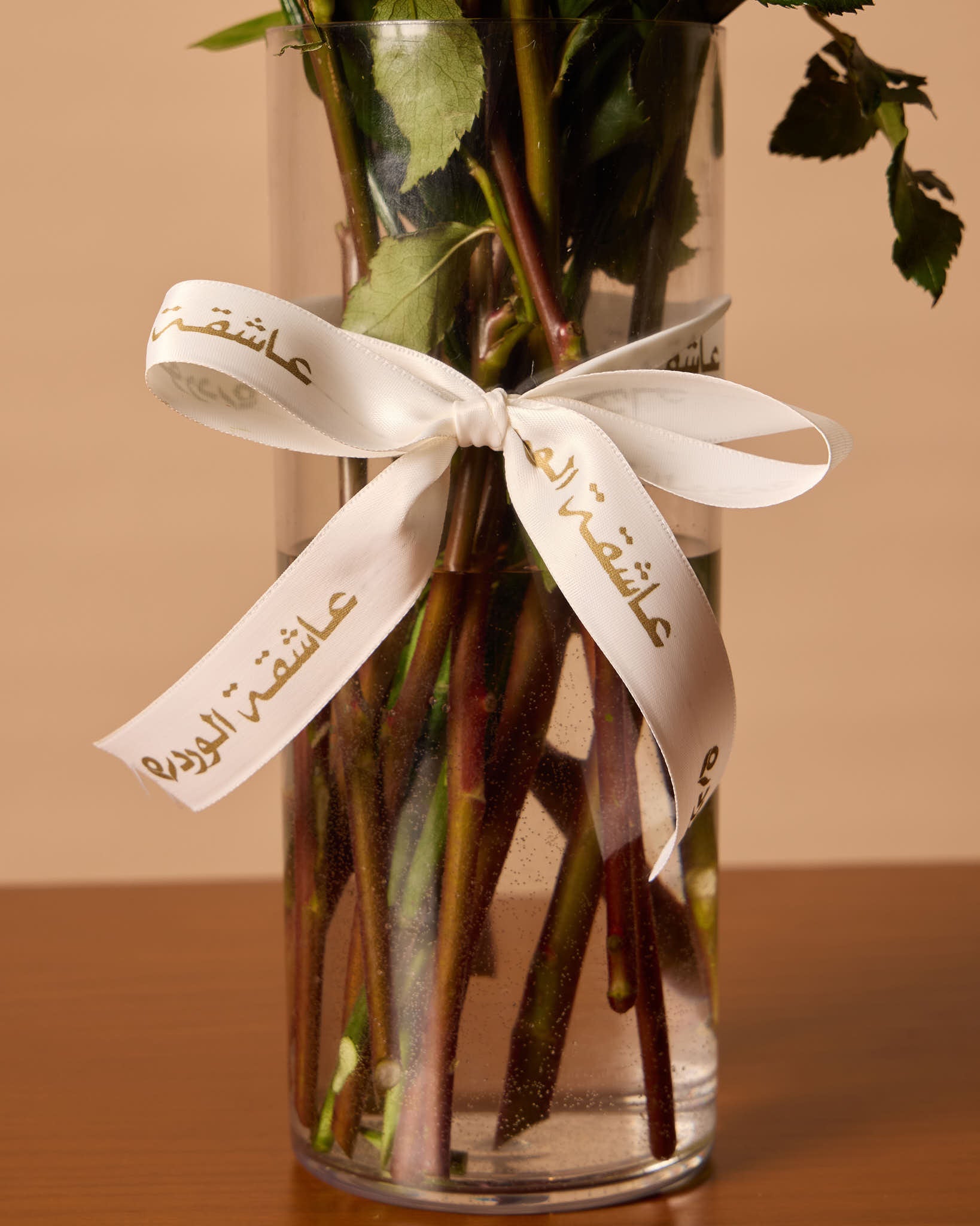 مزهرية ورود أرجوانية