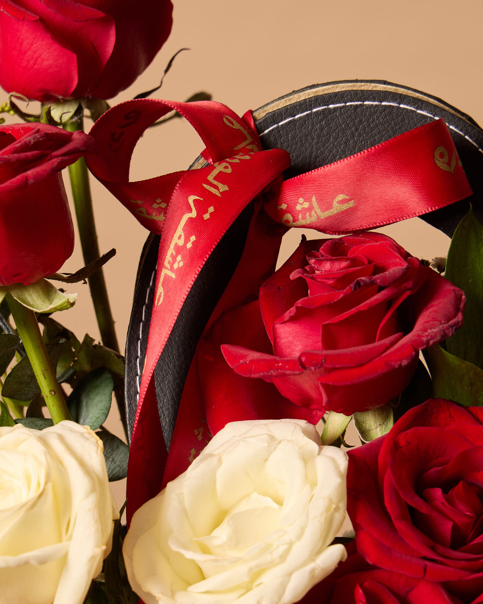 صندوق أسود على شكل قلب