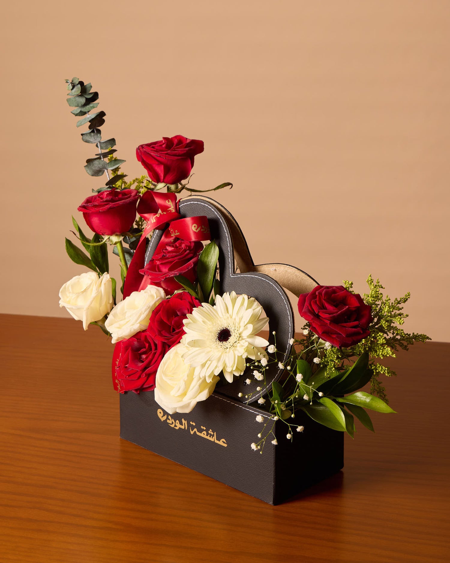 صندوق أسود على شكل قلب