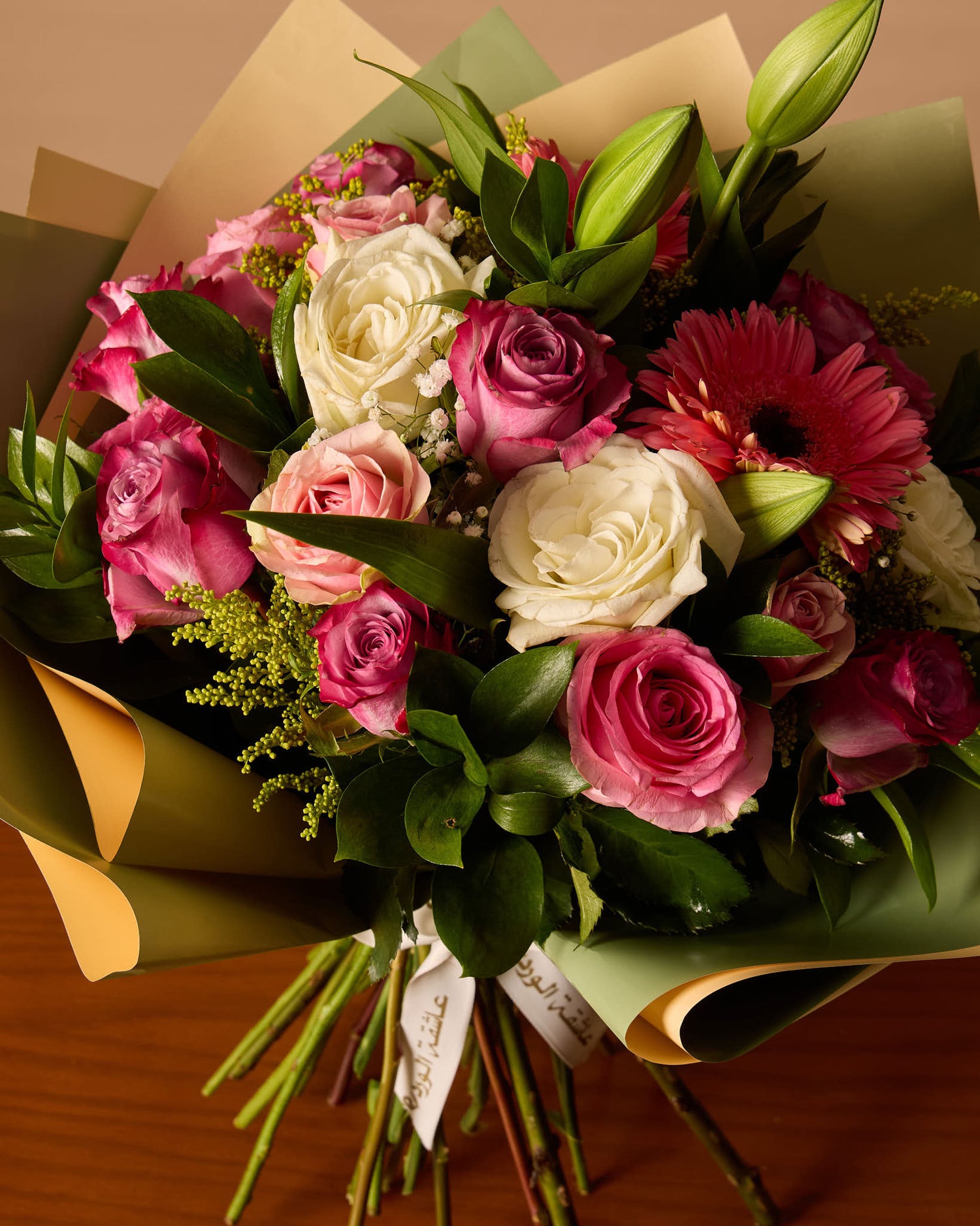 باقة هارموني من الورد والزنبق