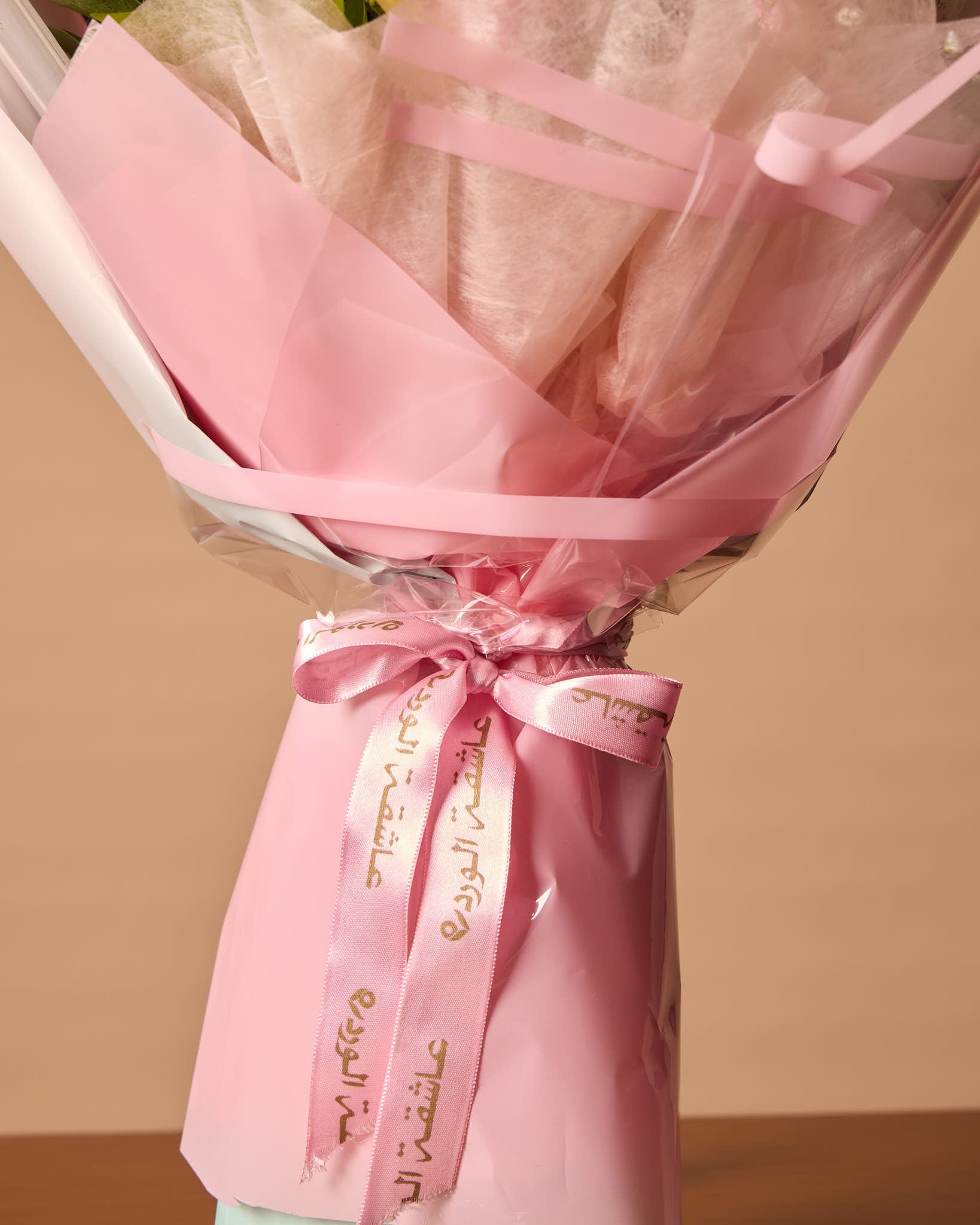 باقة زهور الزنبق الوردي