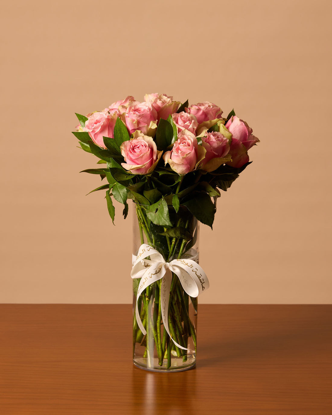 مزهرية ورود وردية