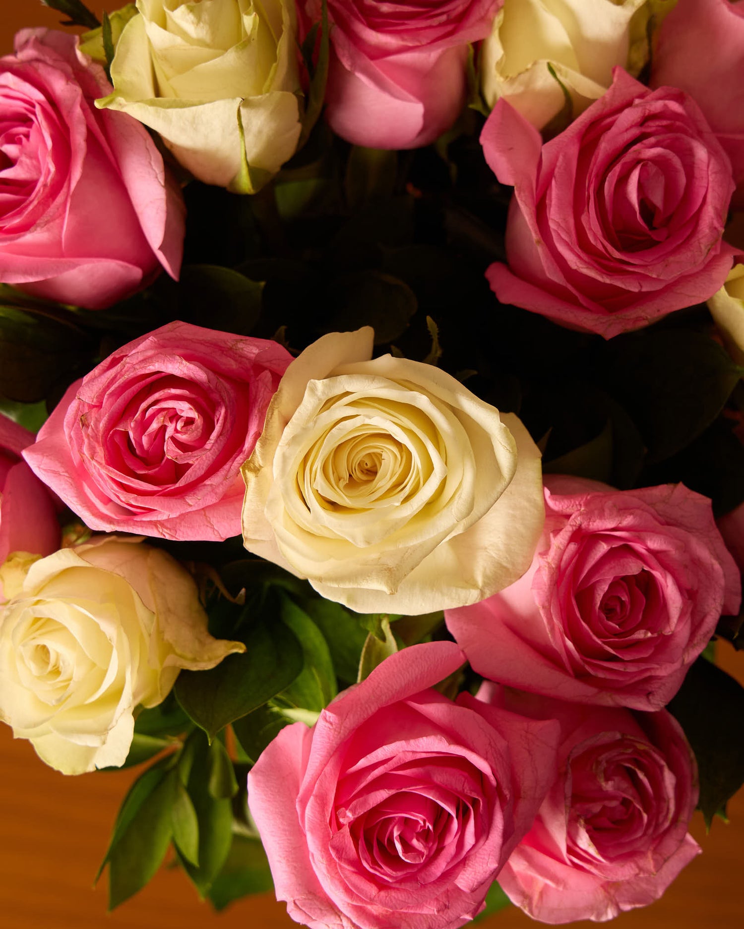 مزهرية ورود متنوعة