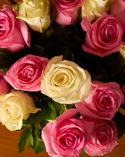 مزهرية ورود متنوعة