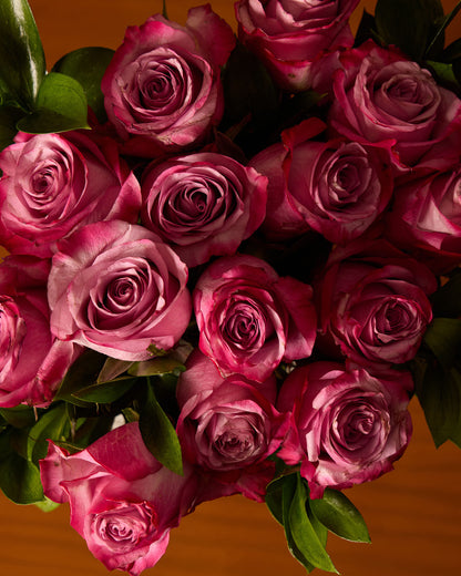 مزهرية ورود أرجوانية